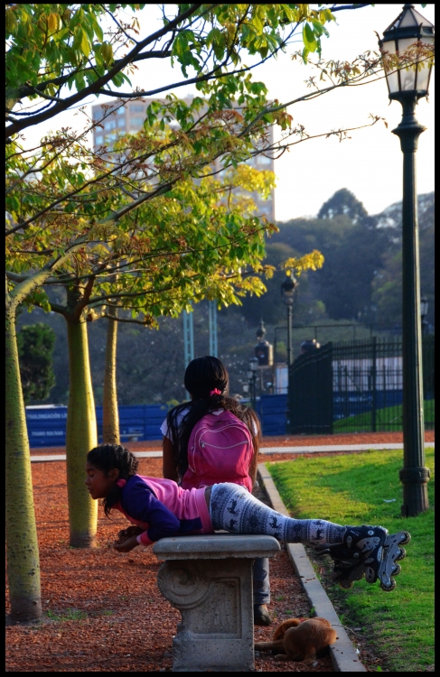 "Jugando en el parque" de Jorge Vicente Molinari