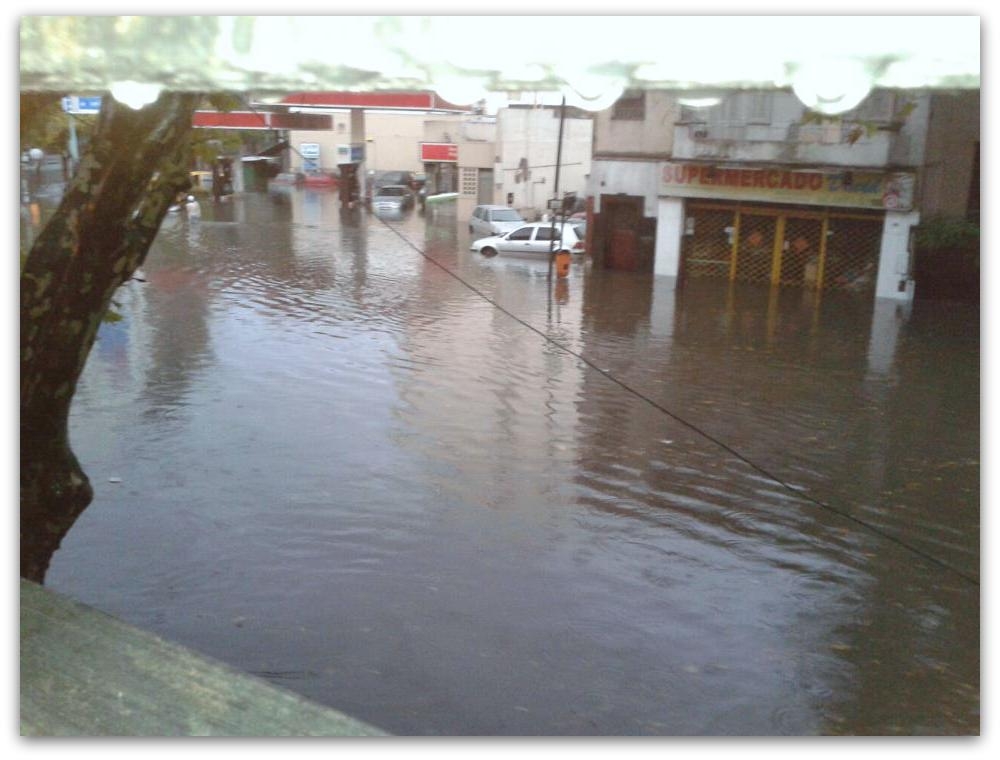 "inundados de agua y tristeza..." de Vero Santorum