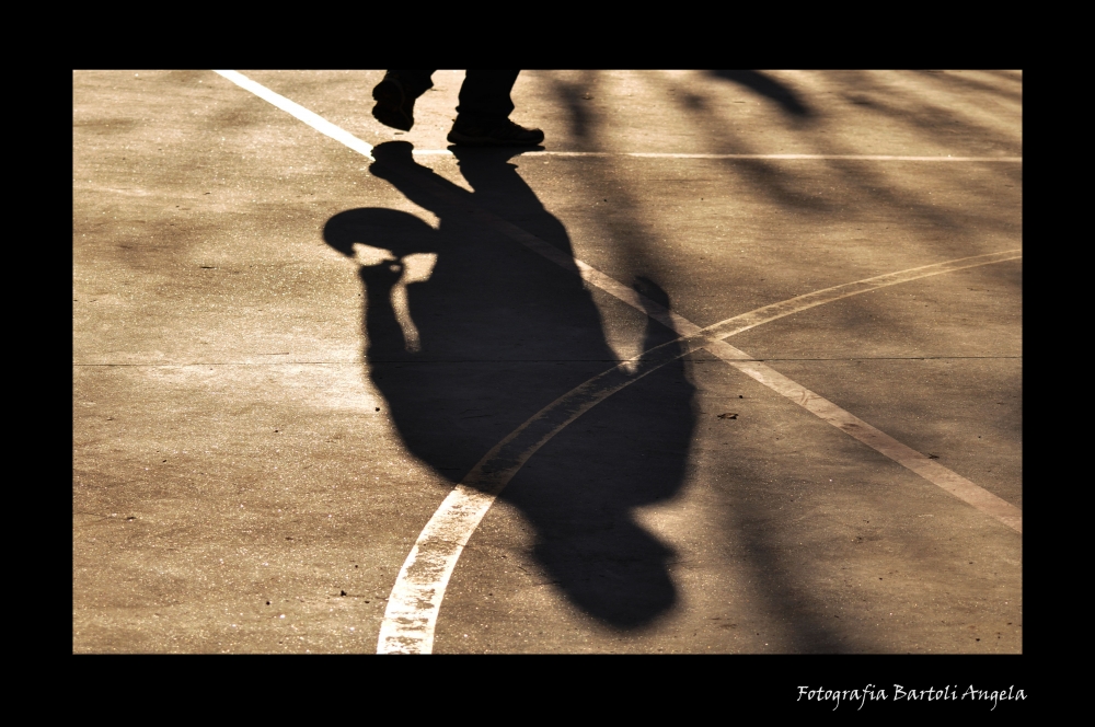"Sombra de un motoquero." de Angela R. Bartoli