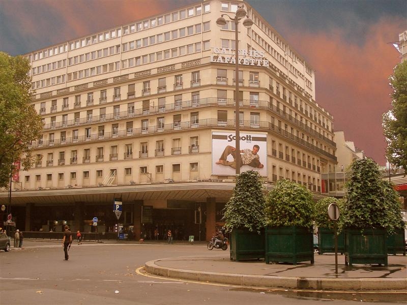 "Tiendas Lafayette - Paris." de Teresa Ternavasio