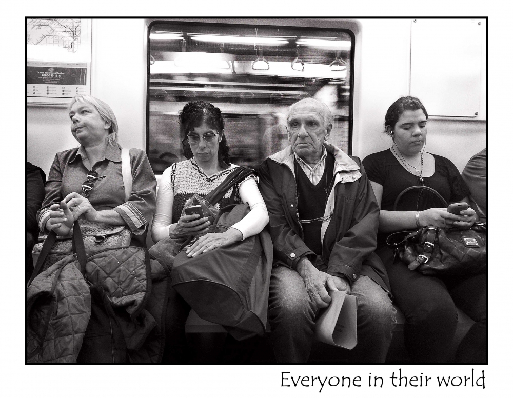 "Everyone in their world" de Analia Coccolo