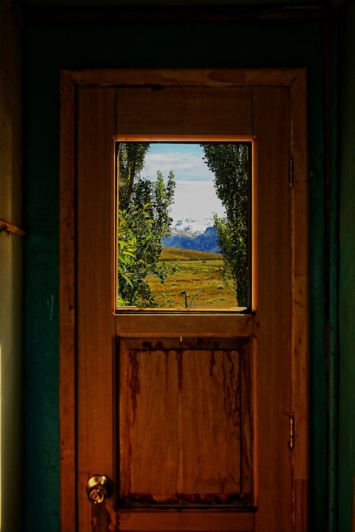 "mirar por la puerta...." de Stella Maris Kippke