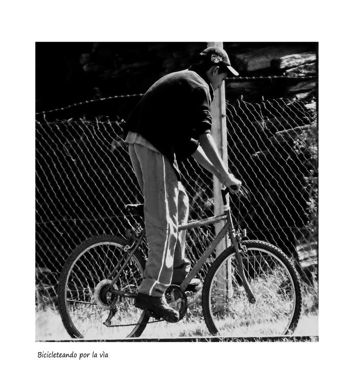 "Bicicleteando por la va" de Nora Lilian Iturbide ( Noral )