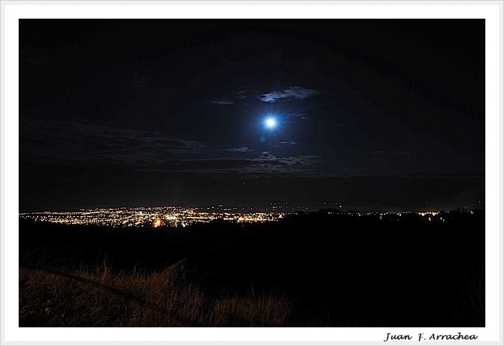 "Catamarca en noche de luna llena" de Juan Francisco Arrachea