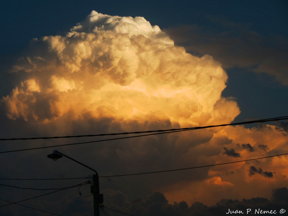 "Amenazantes nubes" de Juan P. Nemec