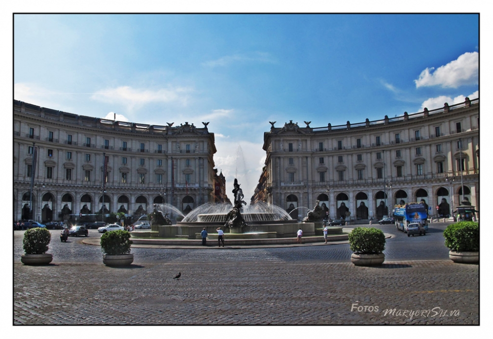 "Piazza della Repubblica" de Maria Cristina Silva