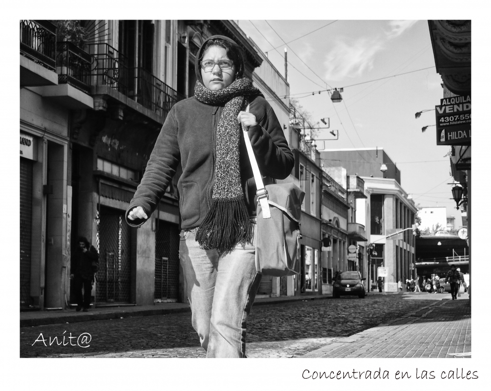 "Concentrada en las calles" de Analia Coccolo
