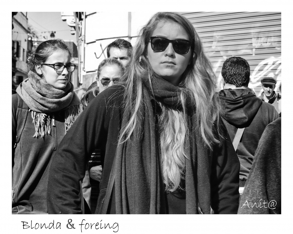 "Blonda & Foreing" de Analia Coccolo