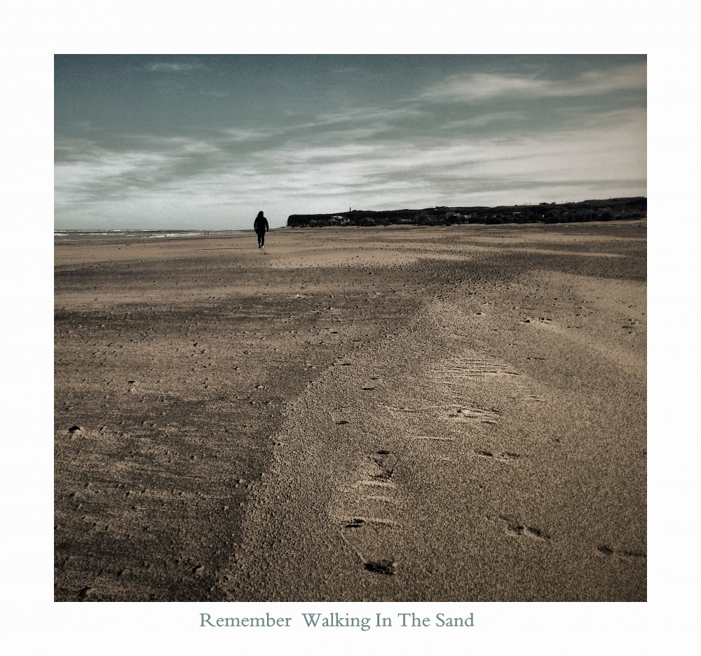 "REMEMBER WALKING IN THE SAND" de Victor Houvardas