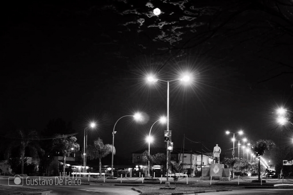 "mercedes corrientes blanco y negro" de Gustavo De Falco