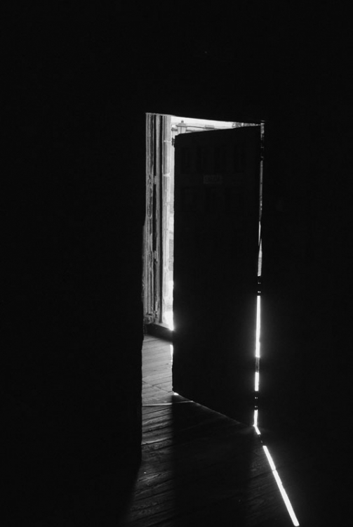 "La puerta y la luz." de Felipe Martnez Prez