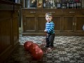 Niño y sus globos