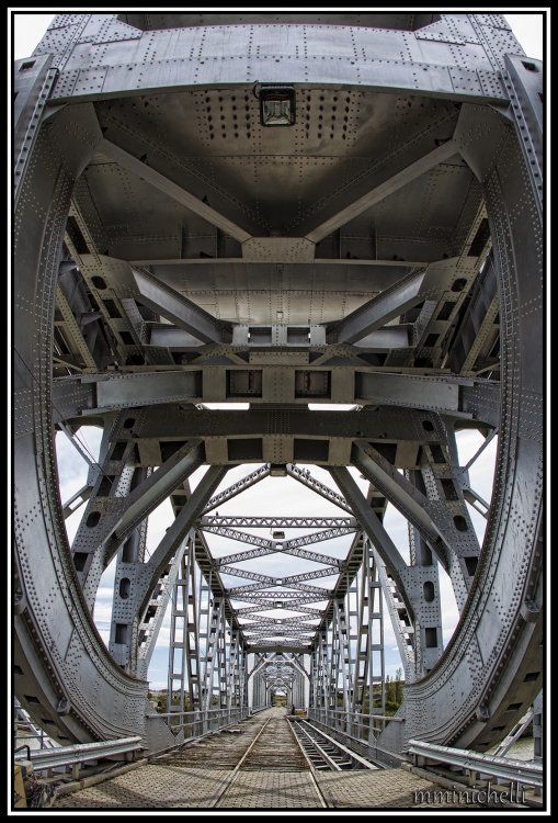 "El `nuevo` puente `viejo`" de Marcelo Minichelli