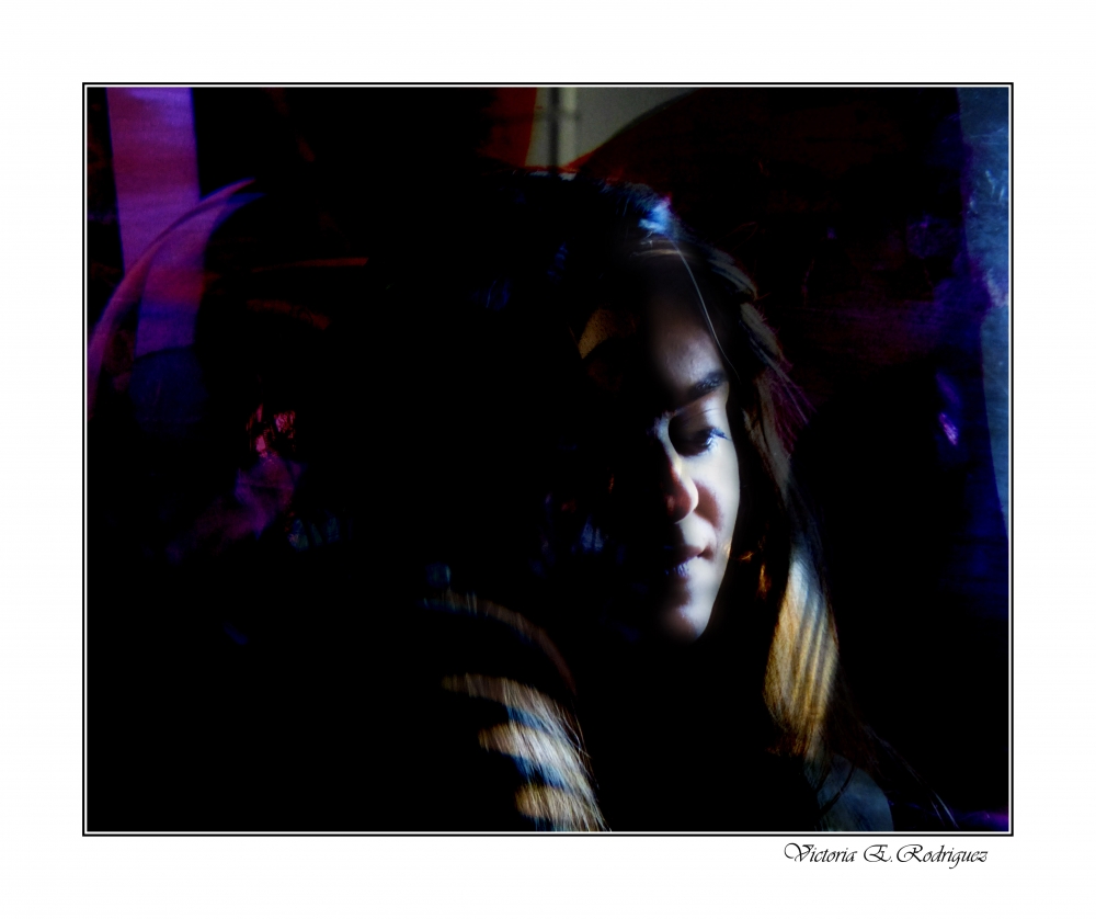 "En sombras" de Victoria Elisa Rodriguez