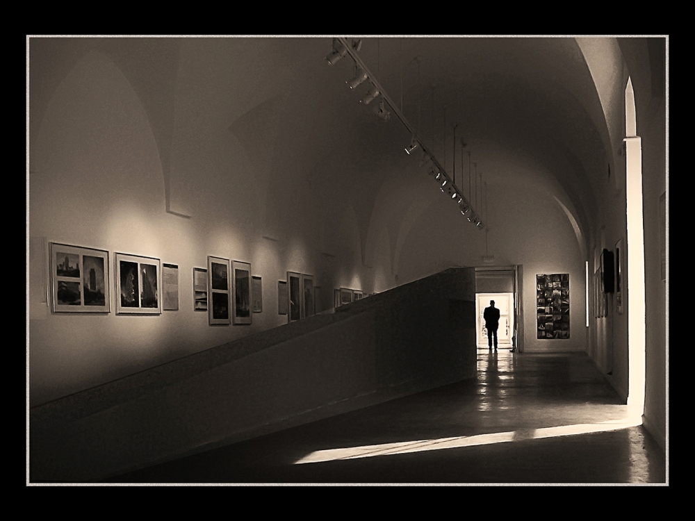 "luz y sombra en el Museo" de Ana Maria Jankech
