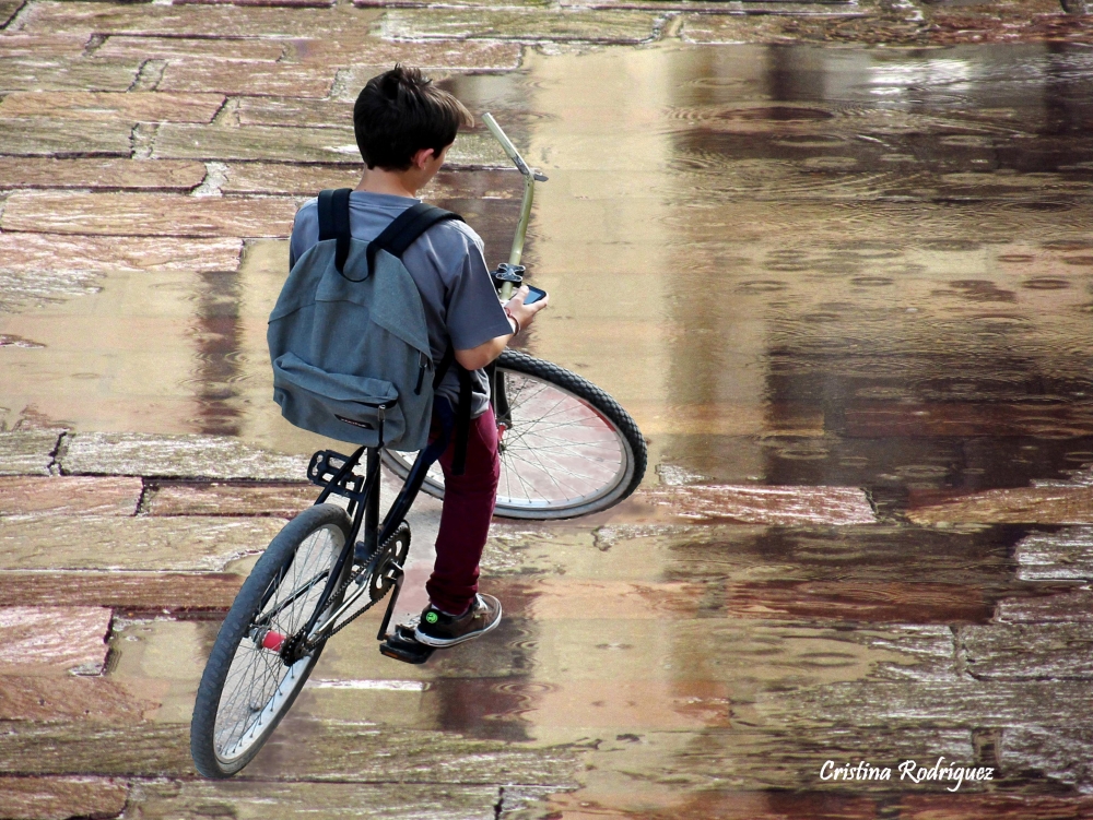 "nio en bicicleta" de Cristina Beatriz Rodrguez