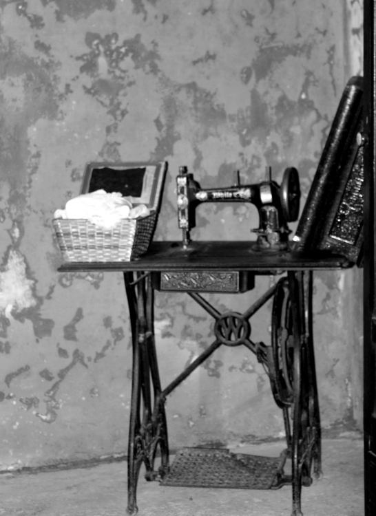 "Antigua mquina de coser" de Maria Comanto
