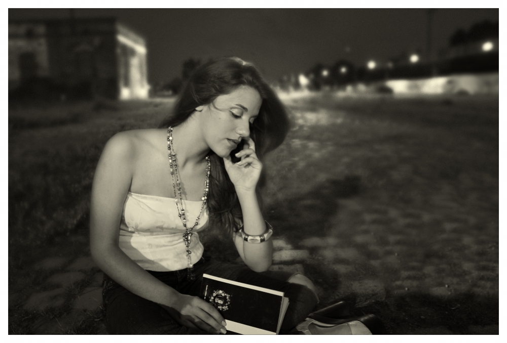 "Serena con libro" de Claudio H. Fibla