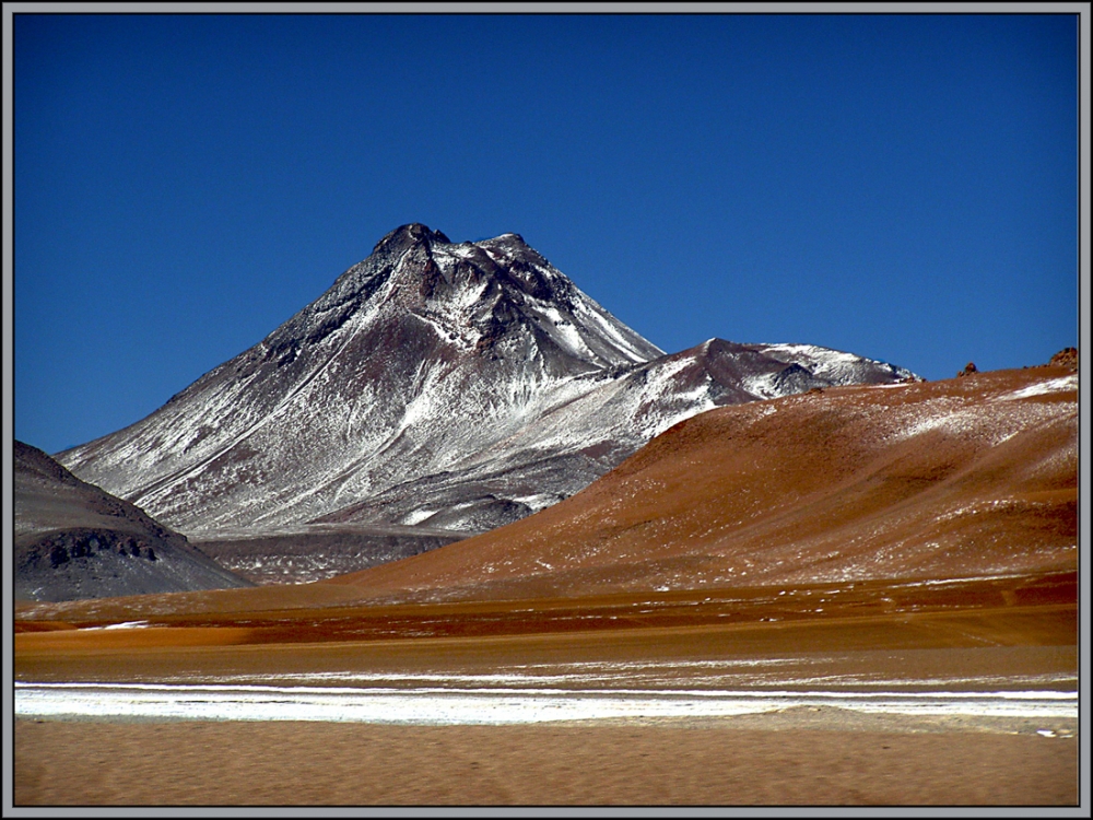 "Volcan Lincancabur 5916 mts visto desde 4800mts !!" de Alberto Matteo
