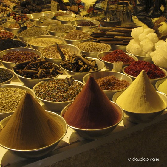 "Mercado de especias en Egipto" de Claudio Pringles