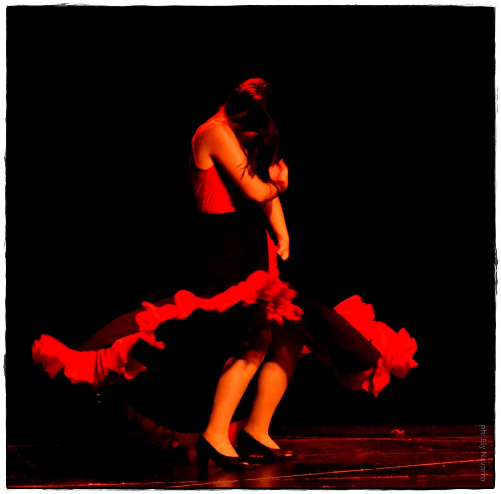"danza en rojo" de Ely Navarro