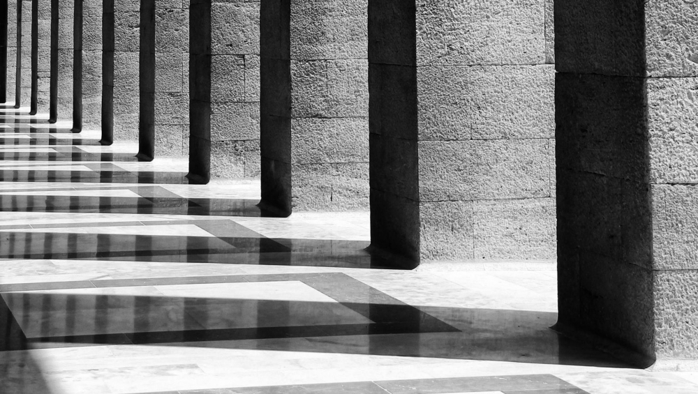 "Reflejos, columnas y sombras" de Mario Abad