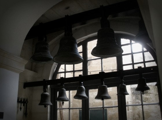 "viejas campanas de Iglesias en Malta" de Tzvi Katz