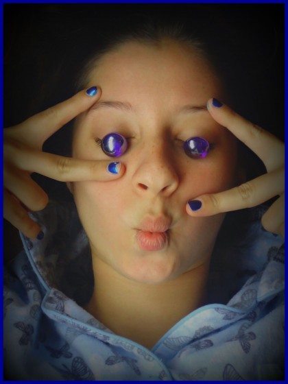 "Por fin podre tener ojos azules!!!" de Ana Maria Walter