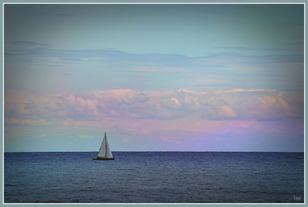 "Navegando con las nubes." de Tesi Salado