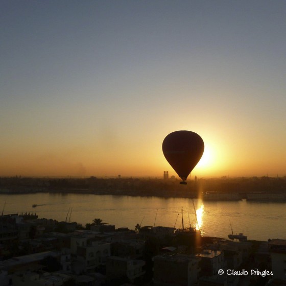 "Volando sobre el Ro Nilo" de Claudio Pringles