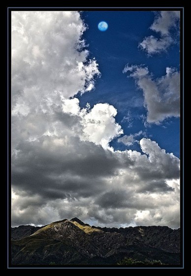 "Una nube dominante" de Arturo H. Pea