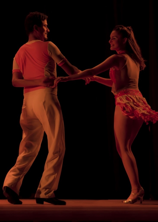 "Apasionados por bailar Salsa" de Edith E. Lpez