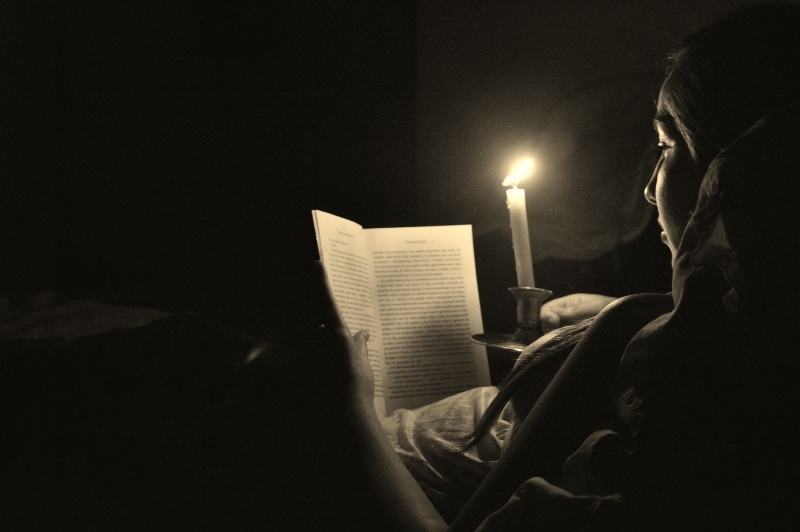"Camila leyendo como lo haca la bisabuela.. II" de Hctor Rodrguez Cacheiro
