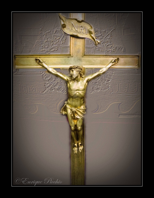 "El crucifijo de la Catedral." de Enrique M. Picchio ( Pem )