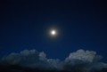 las nubes y la luna