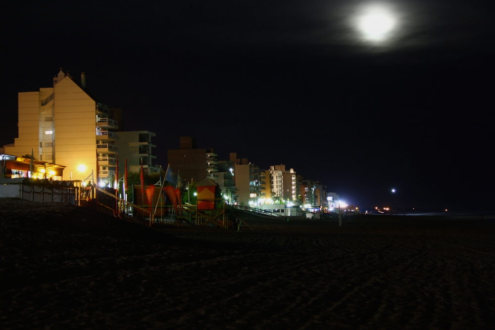 "La noche en la playa" de Marcos Bernareggi