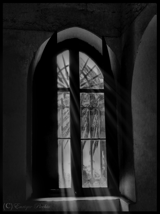 "El sol por la ventana..." de Enrique M. Picchio ( Pem )