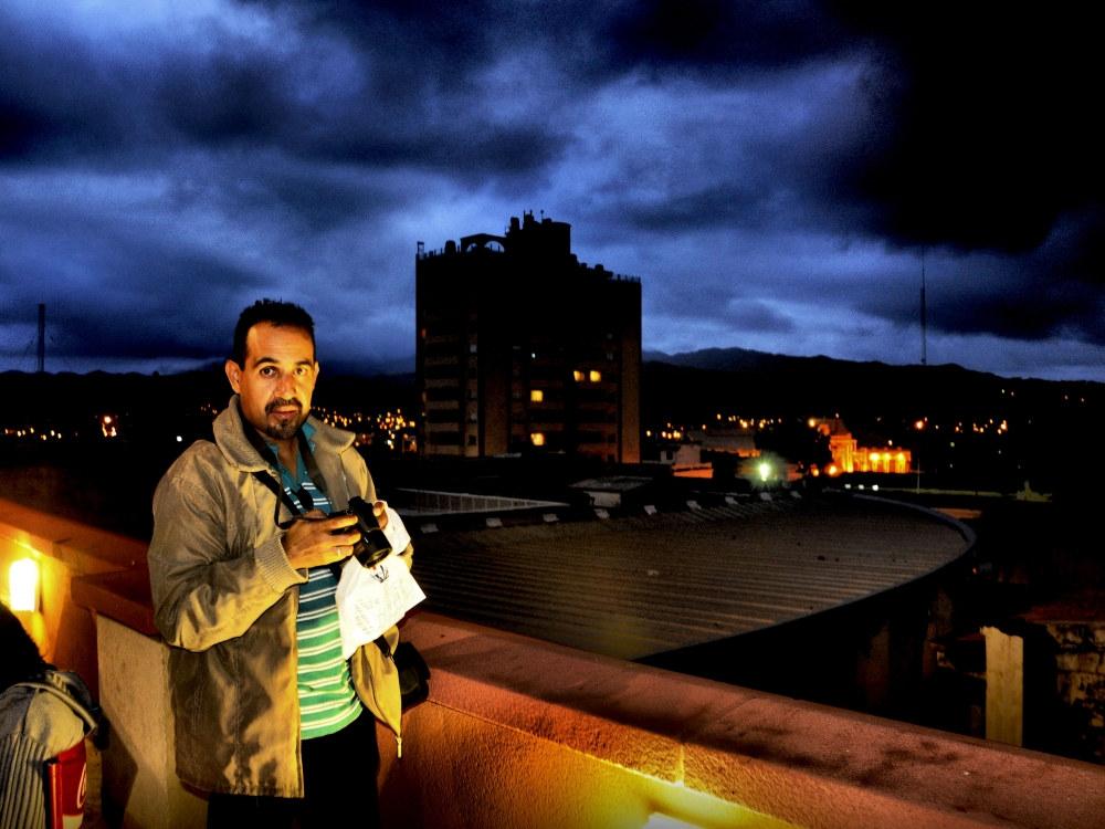"Menos mal que yo estaba a salvo de esas nubes" de Miguel Fernandez Medina ( Elfs )