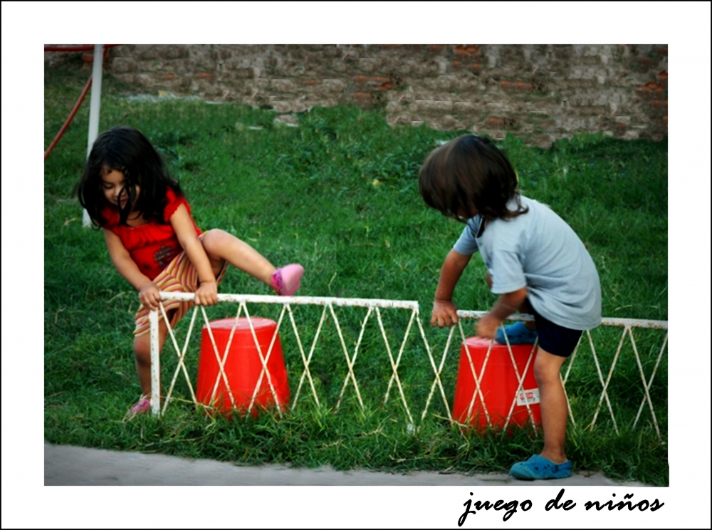 "juego de nios" de Claudia Rios