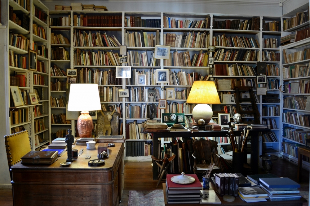 "Biblioteca casa Manuel Mujica Lainez" de Ana Carina Nicola