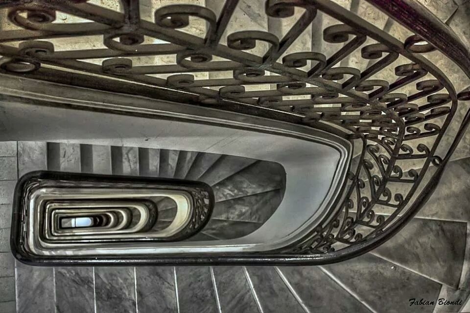 "Escaleras arriba" de Fabian Biondi