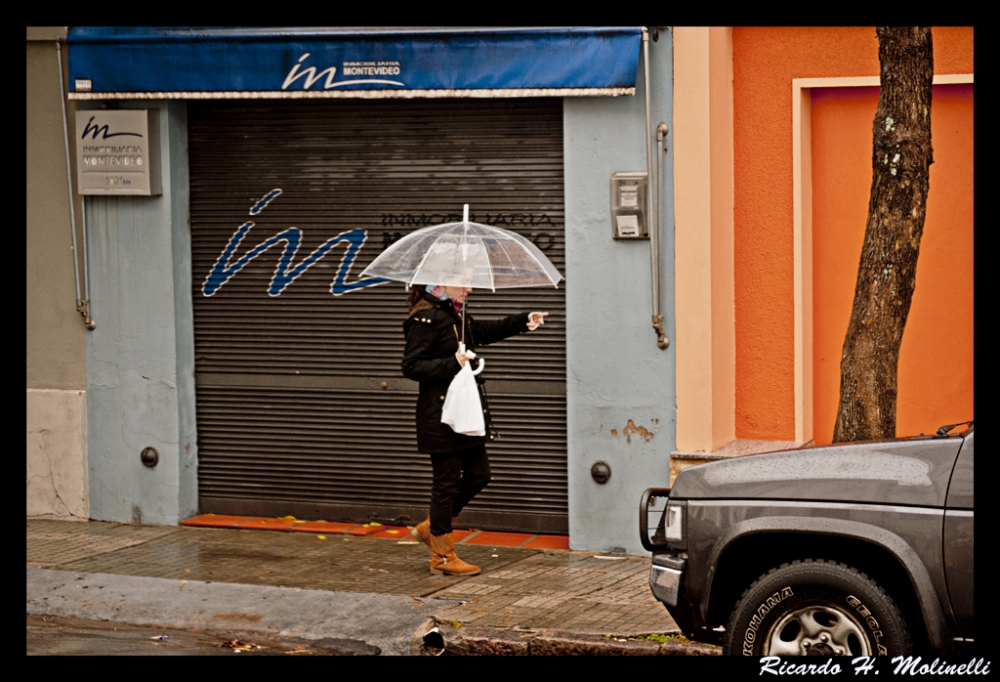 "Saco la mano a ver si llueve" de Ricardo H. Molinelli