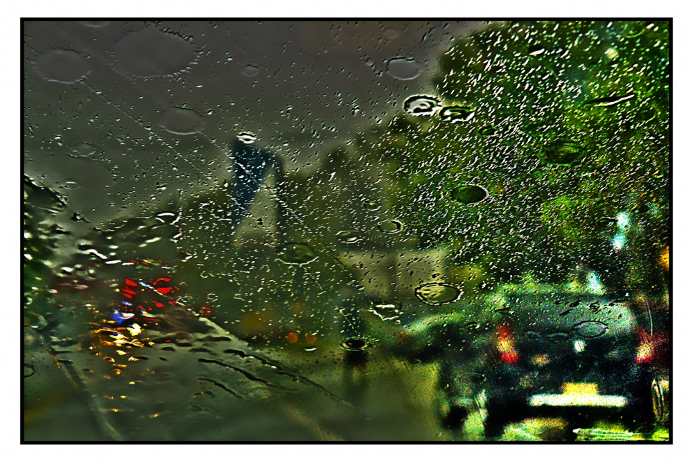 "De esas lluvias torrenciales..." de Nora Lilian Iturbide ( Noral )