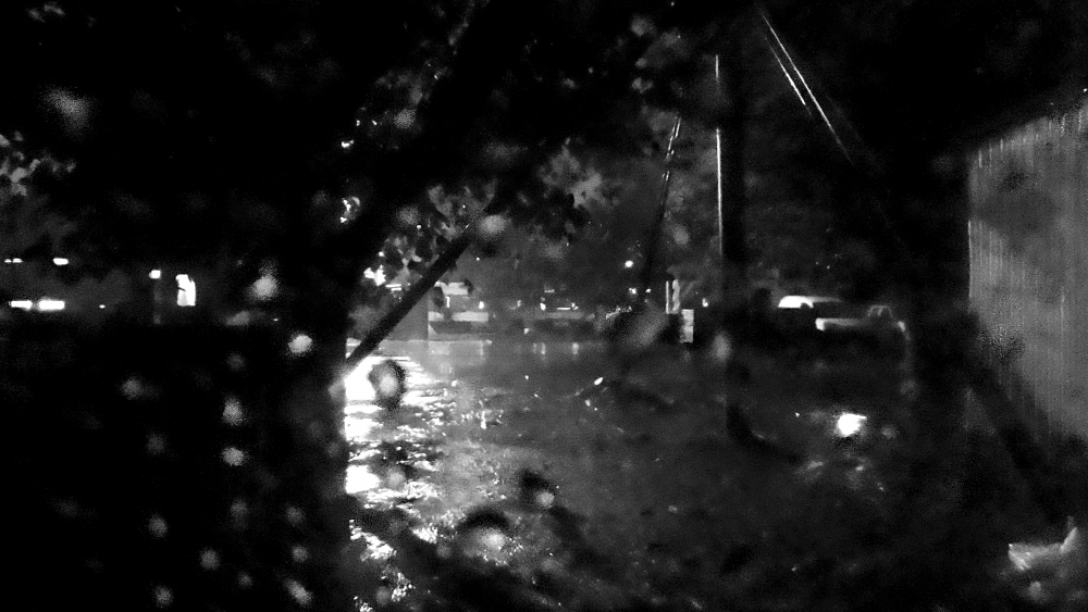 "Noche de lluvia." de Roberto A. Torres