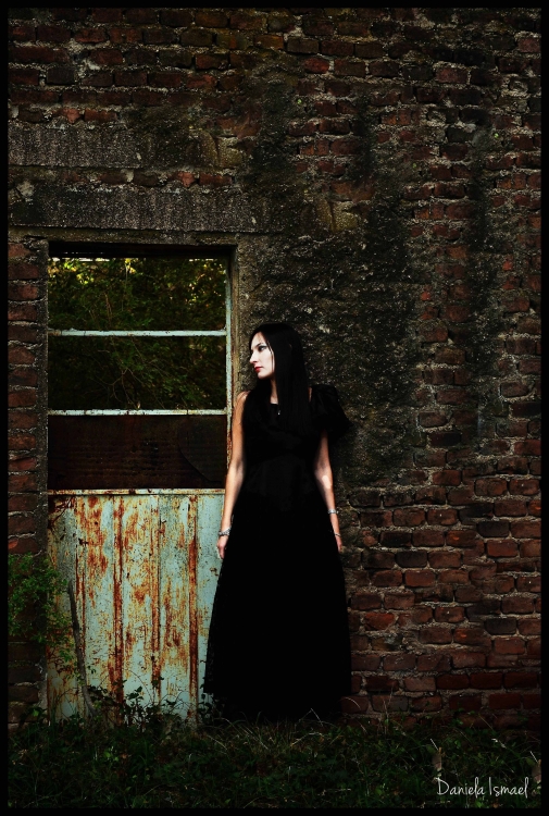 "`La muerte, esperando para entrar...`" de Maria Daniela Ismael