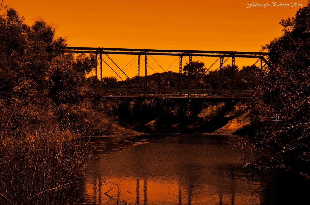 "El puente Viejo!!!" de Pato Roa