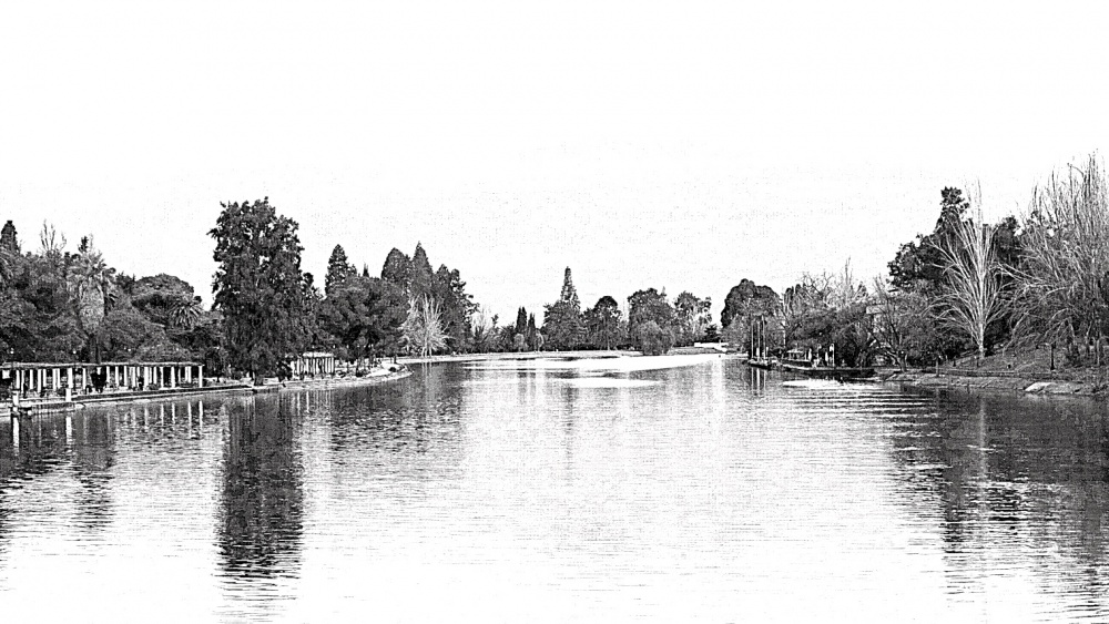 "Lago parque Gral. San Martn, Mendoza." de Roberto A. Torres
