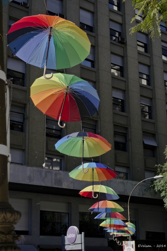 "Paraguas en diagonal sur..." de Eduardo Valsangiacomo