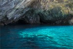 Mar de Capri, Una de las cuevas...