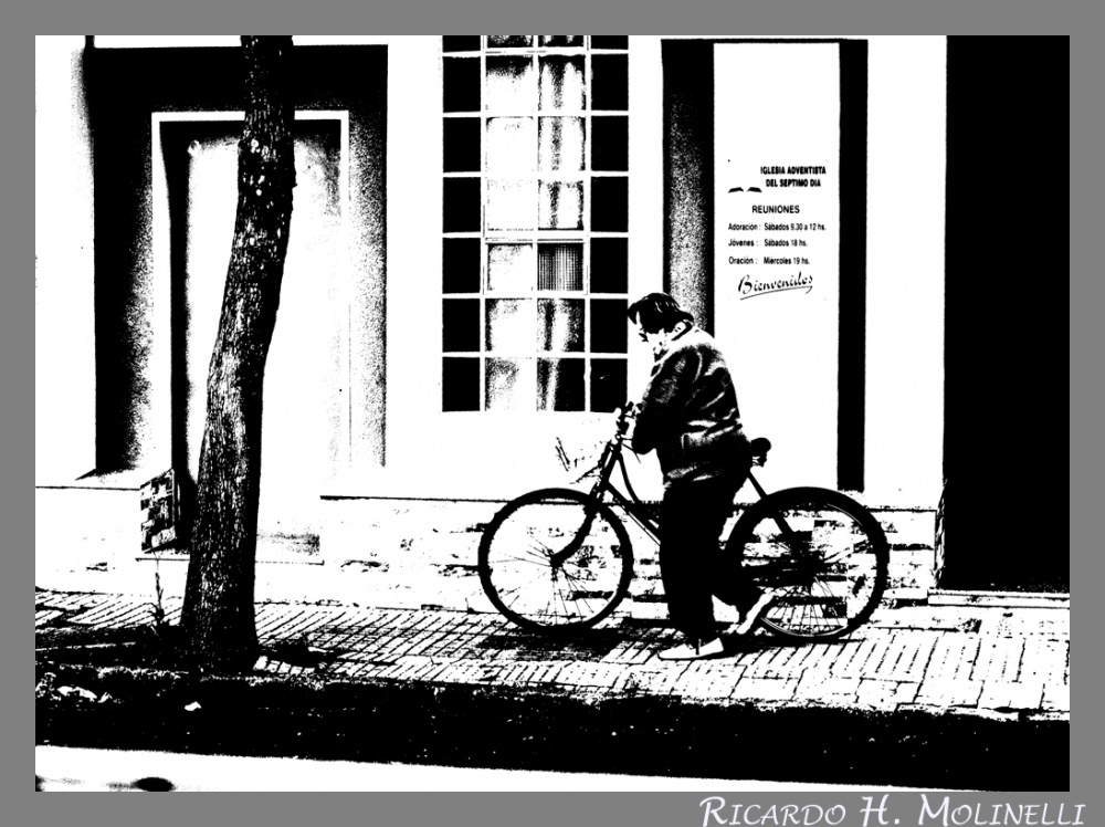 "No hay edad para la bici...." de Ricardo H. Molinelli